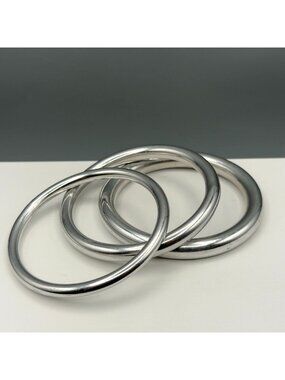 Silver Tone Metal Graduated Stackable Bangle Bracelets Set Of 3
